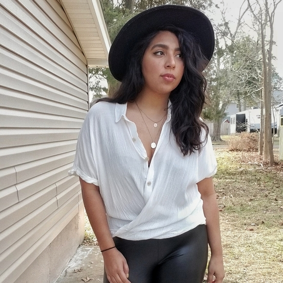 UP IN THE CLOUDS WHITE BUTTON TOP - Picture 12 of 16